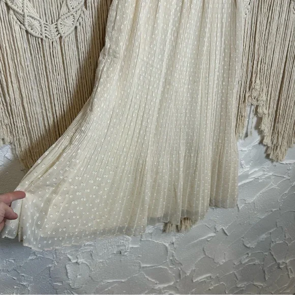 Lulus Ivory Pleated Swiss Dot Midi Skirt Women’s size Small - Picture 7 of 15